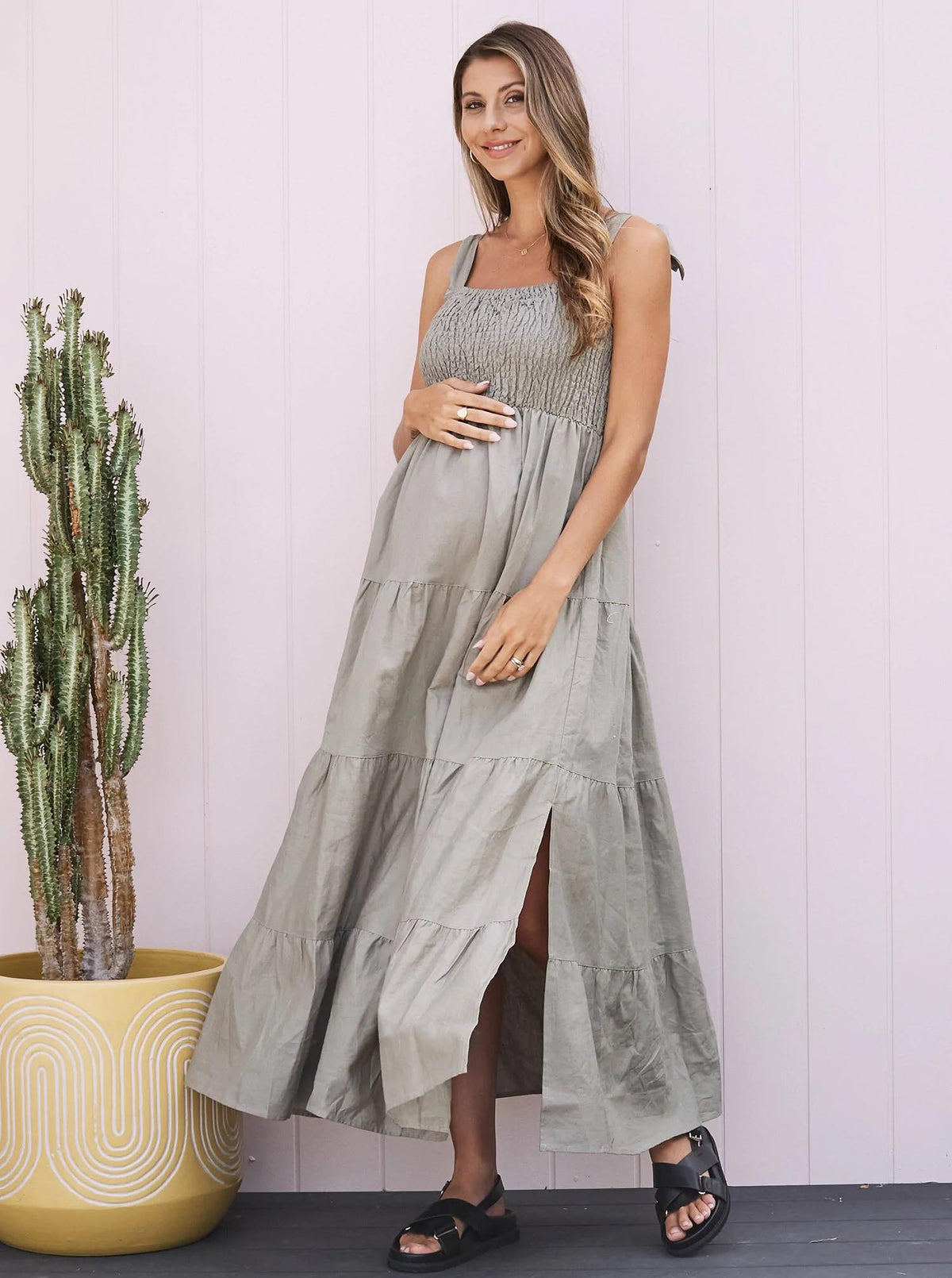 Lilliana Linen Dress in Olive Green